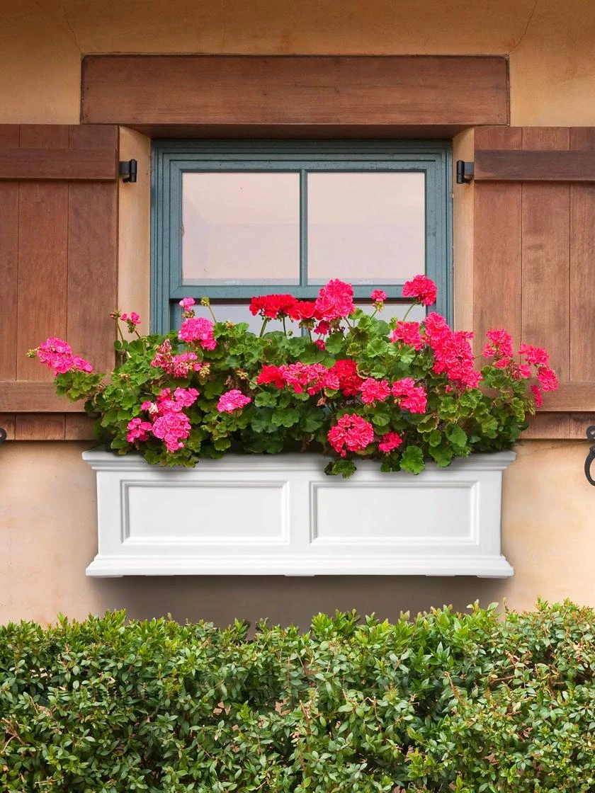 Fairfield Self-Watering Window Box, 3’ 3 Fairfield Self-Watering Window Box, 3’