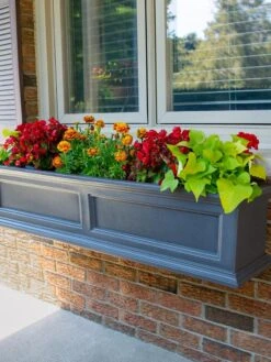 Fairfield Self-Watering Window Box, 4’ 11 Fairfield Self-Watering Window Box, 4’ -Gardener's supply company 39345 100V tif
