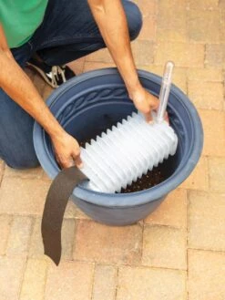 Adjustable Self-Watering Insert For Pots And Planters -Gardener's supply company 8610250 0006 tif