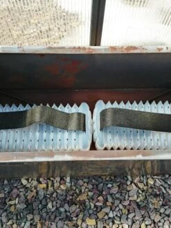 Adjustable Self-Watering Insert For Pots And Planters -Gardener's supply company 8610250 7001 tif